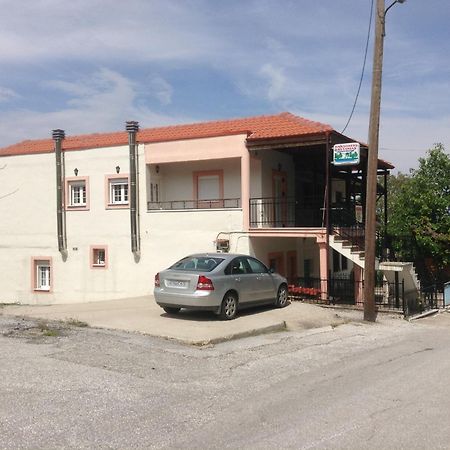 Hotel Πανδοχείο Λίμνης Πλαστήρα à Kastanéa Extérieur photo