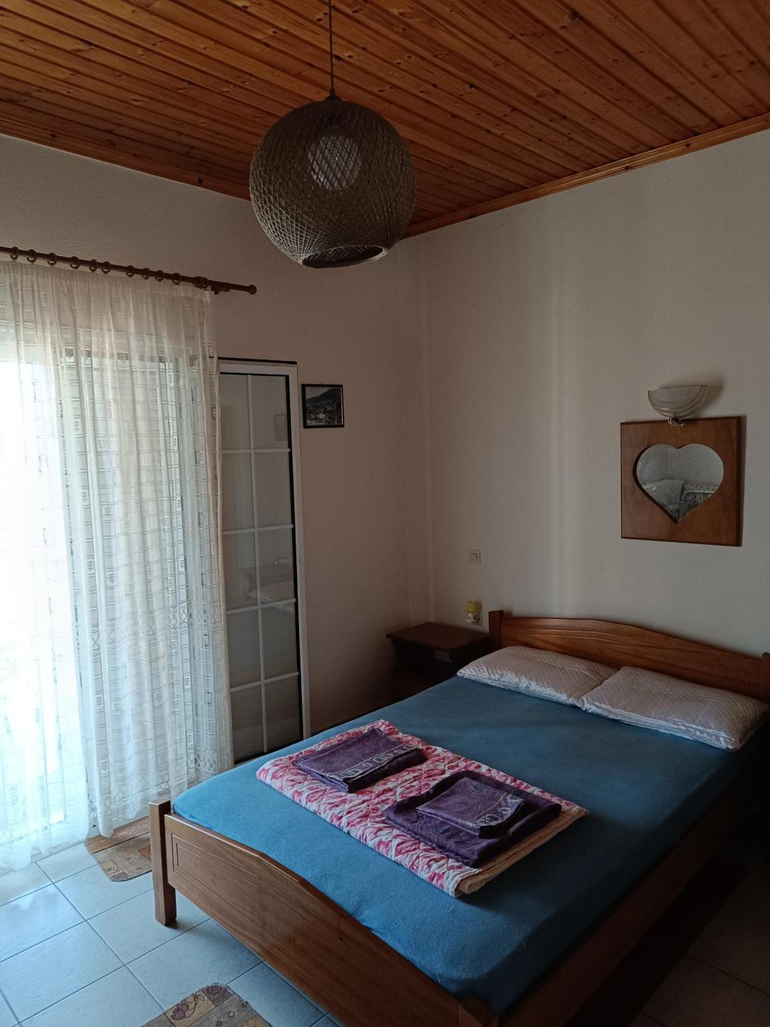Hotel Πανδοχείο Λίμνης Πλαστήρα à Kastanéa Extérieur photo