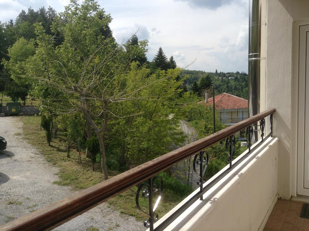 Hotel Πανδοχείο Λίμνης Πλαστήρα à Kastanéa Extérieur photo